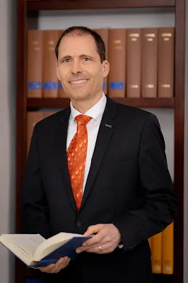 Foto von Notar, Kanzlei Peter Walk in Gifhorn, Rechtsanwalt und Notar Fachanwalt für Erbrecht und Gesellschaftsrecht